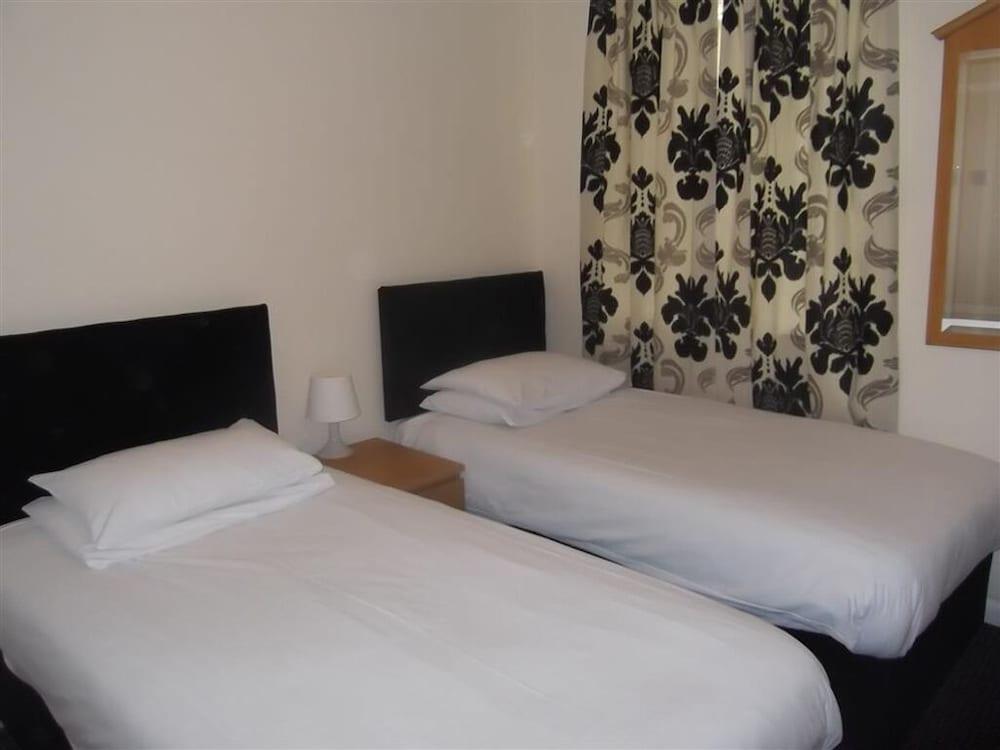 Esplanade Hotel Клактън он Сий Екстериор снимка