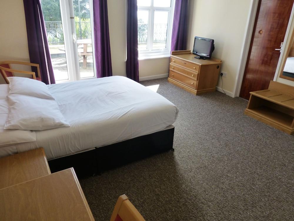 Esplanade Hotel Клактън он Сий Екстериор снимка