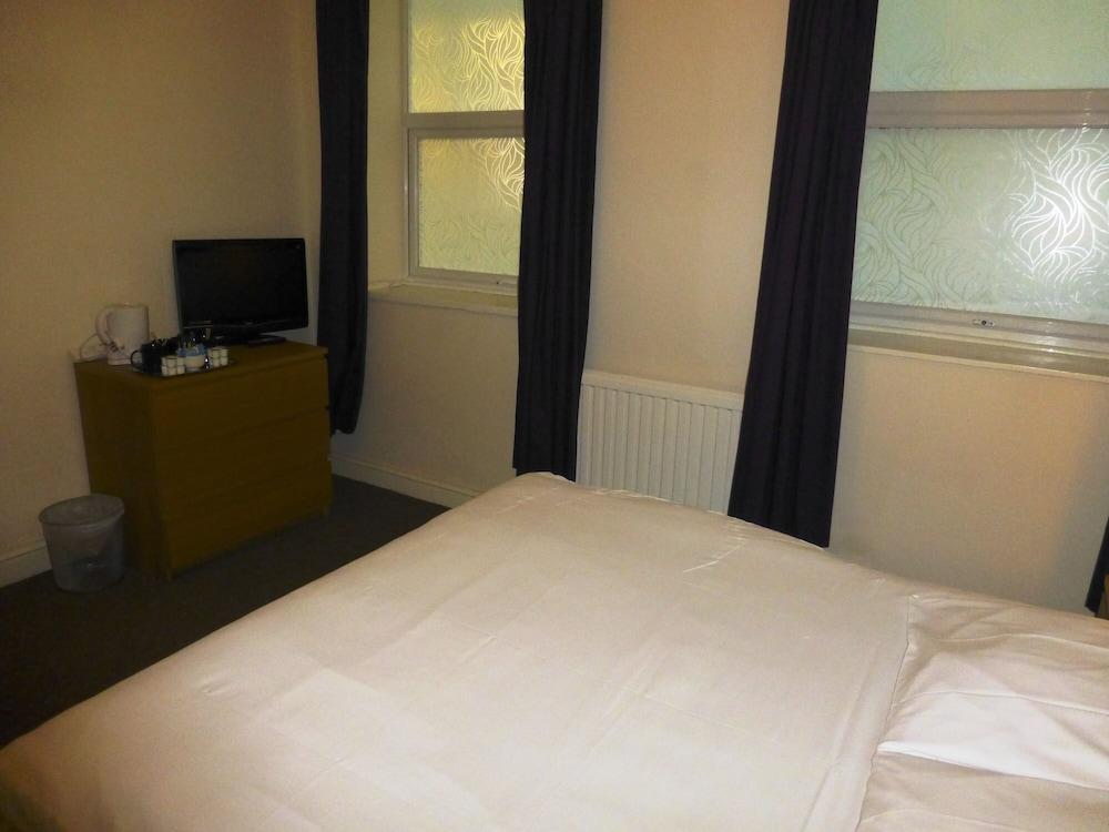 Esplanade Hotel Клактън он Сий Екстериор снимка