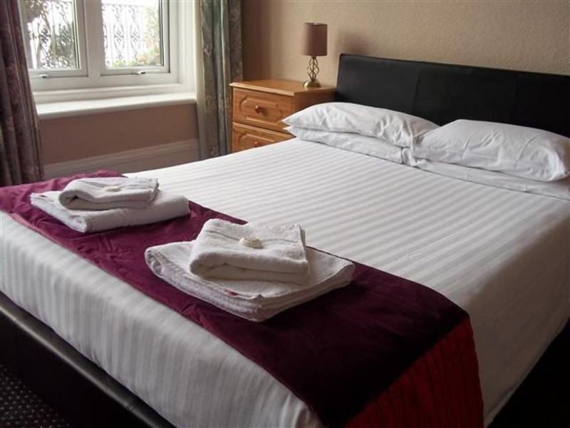 Esplanade Hotel Клактън он Сий Екстериор снимка