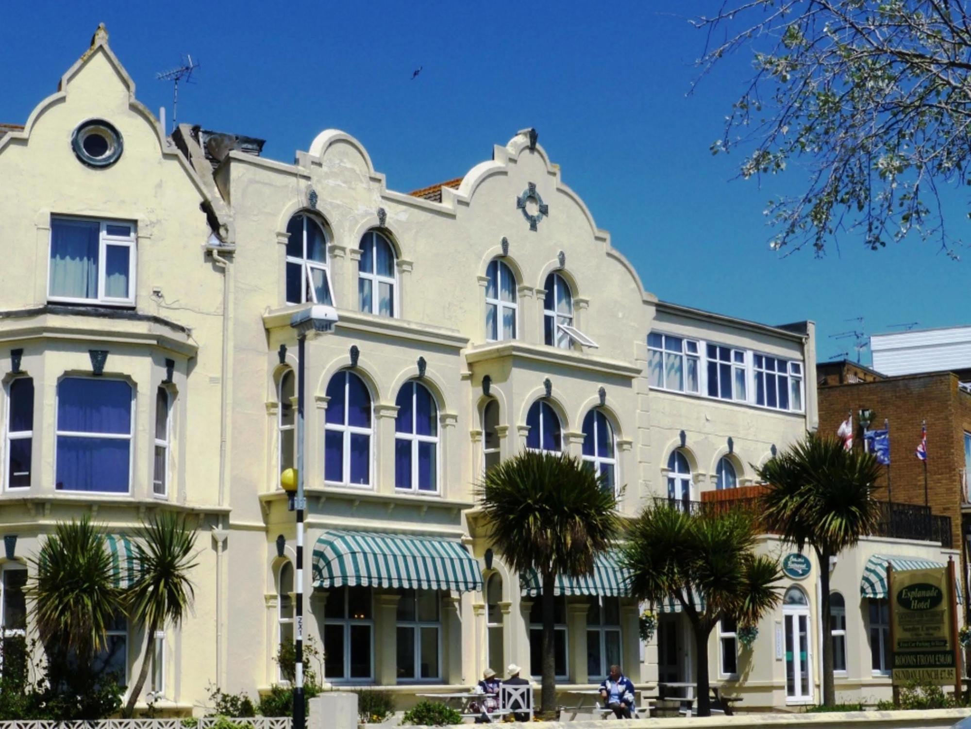 Esplanade Hotel Клактън он Сий Екстериор снимка