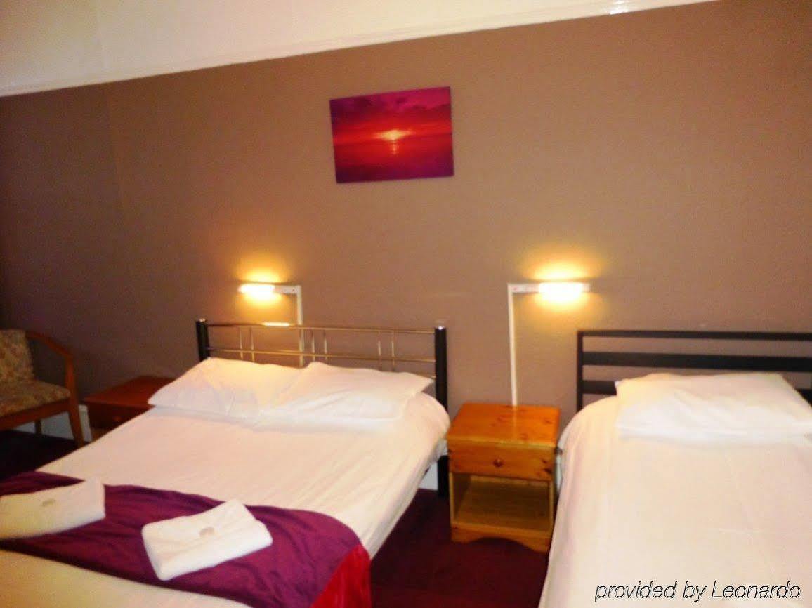Esplanade Hotel Клактън он Сий Екстериор снимка