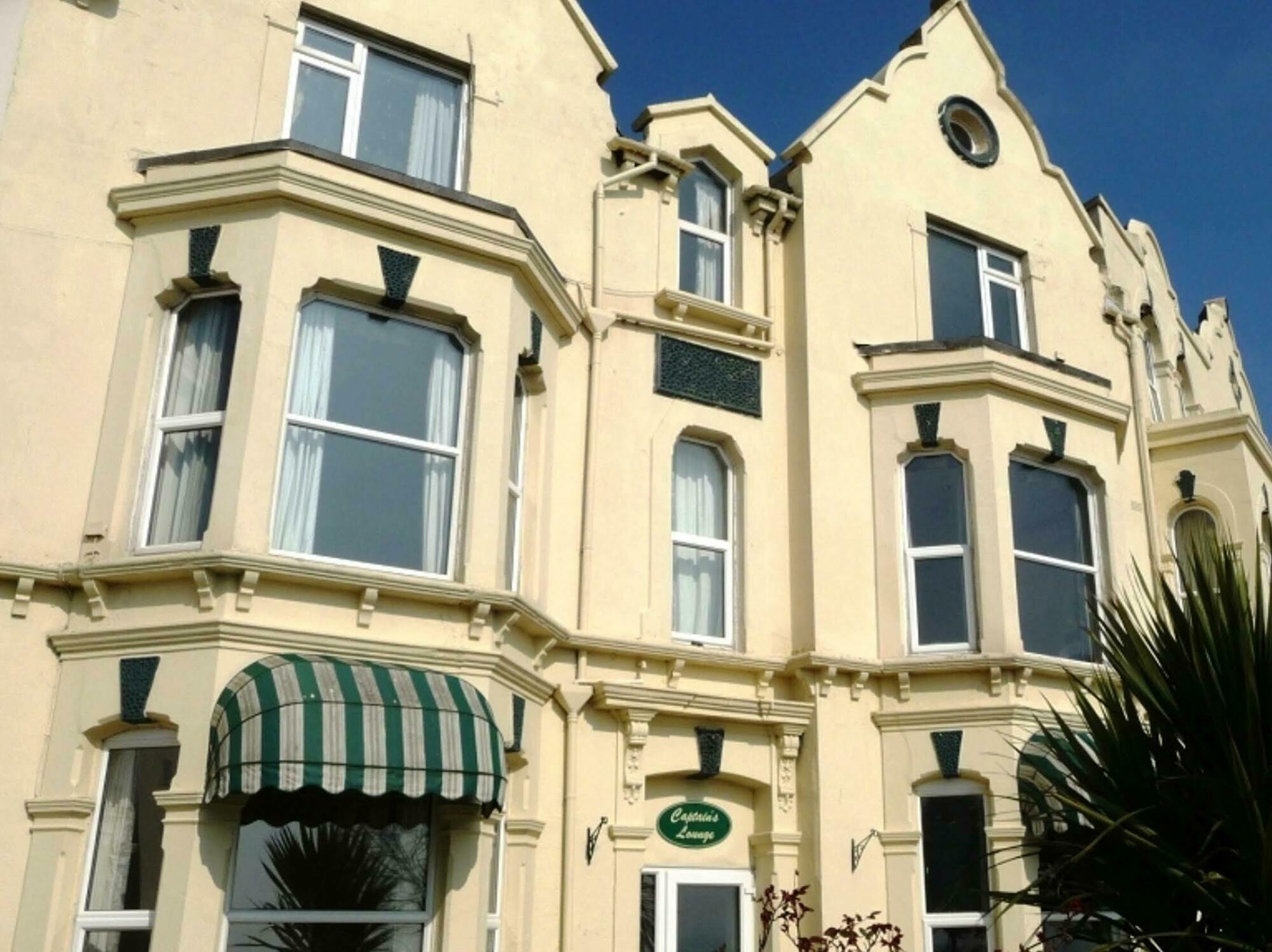 Esplanade Hotel Клактън он Сий Екстериор снимка